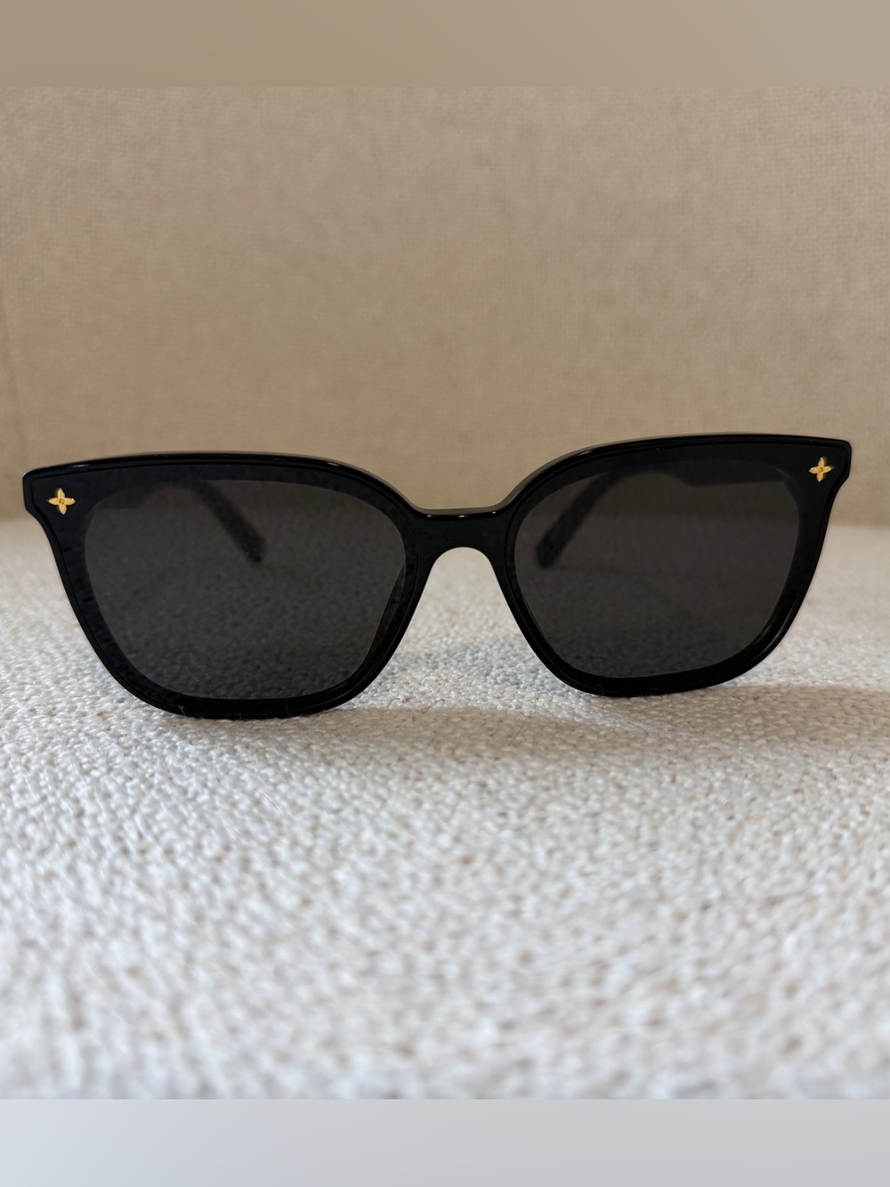 Louis Vuitton Black Sunglasses with Gold Accents - Picture 4 of 11